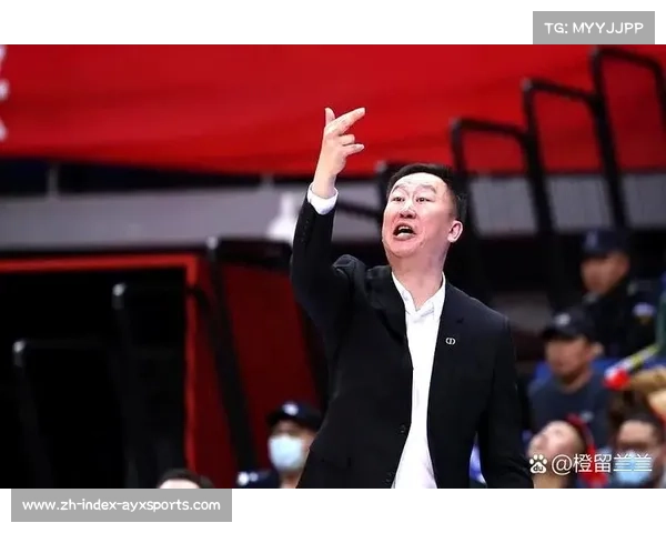 杨瀚森语言教练随队克服沟通障碍助力团队高效协作 杨瀚森语言教练随队克服沟通障碍助力团队高效协作